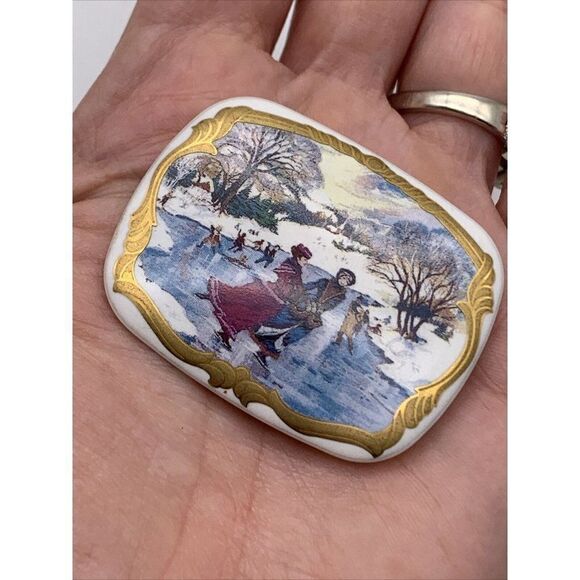 Vtg Currier & Ives Porcelain Ice Skating Brooch - Picture 3 of 6